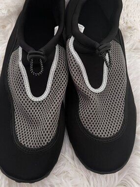 NWOT Men's Water Shoes Size XL (13)